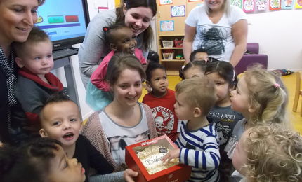 Suzanne van het kruimeltje, bedankt met lekkere taart 