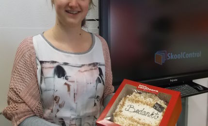 Suzanne van het kruimeltje, bedankt met lekkere taart 