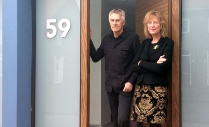 Achter de voordeur bij Henk en Irene 