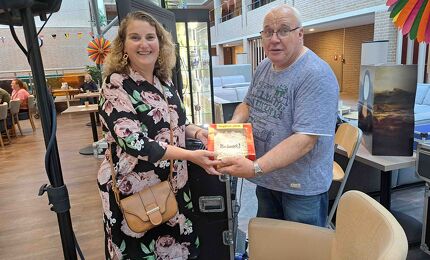 Taart voor Peter van der Elst, © Mieke Verberne 