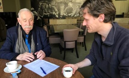 Klaasjes Snuffelhoek, bijzondere broche 