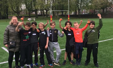 Acht basisscholen houden een rugbytournooi 