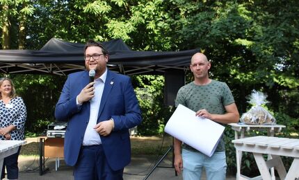 Open dag Dierentehuis, Ralg Geers en Boy de Wilde, donatie van afvalstoffendienst 