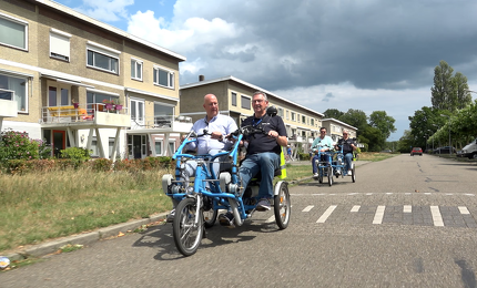 Burgemeesters op de duofiets 